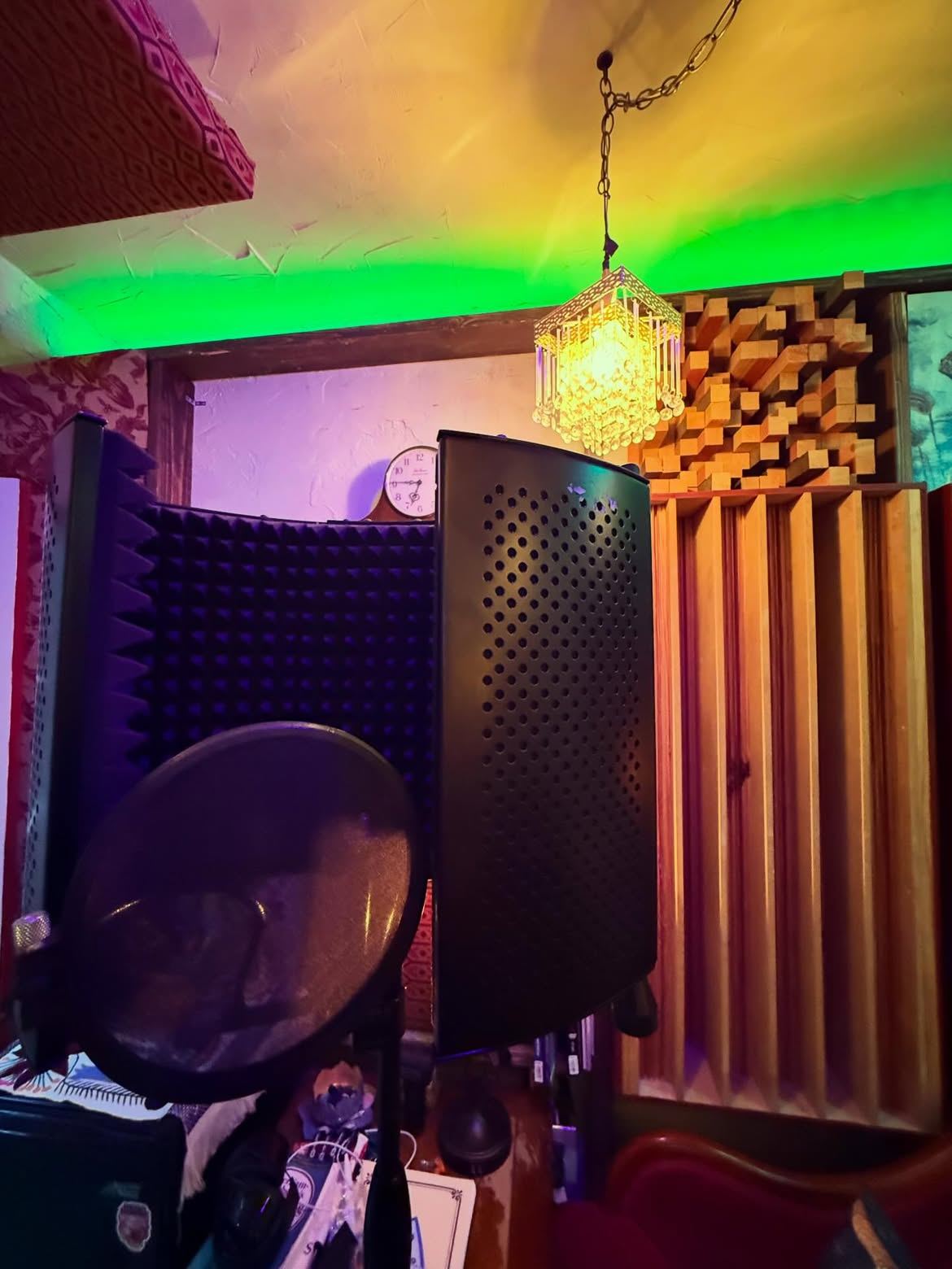 Vocal recording corner with reflection filter, absorption panels and wood diffusers